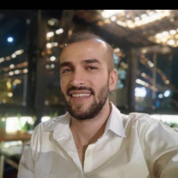 تصویر علیرضا اسفندیاری
