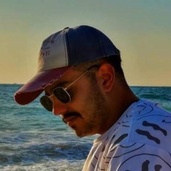 تصویر طاها حسینی