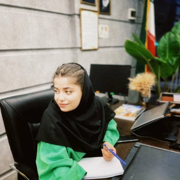 تصویر خانم افتخاری