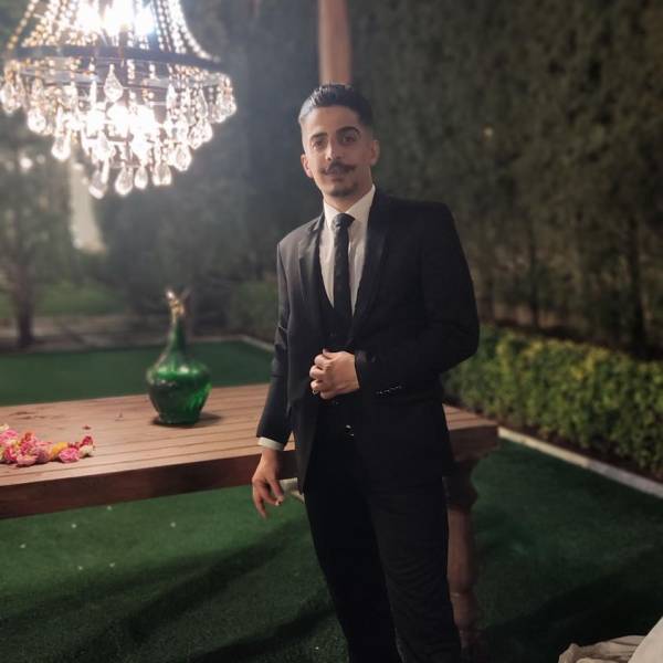 تصویر آقای تیموری املاک شاهان