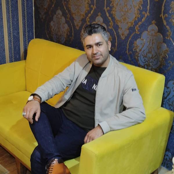 تصویر  بهی املاک مکعب سفید