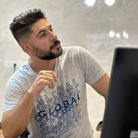 مهندس نوجوان پروفایل